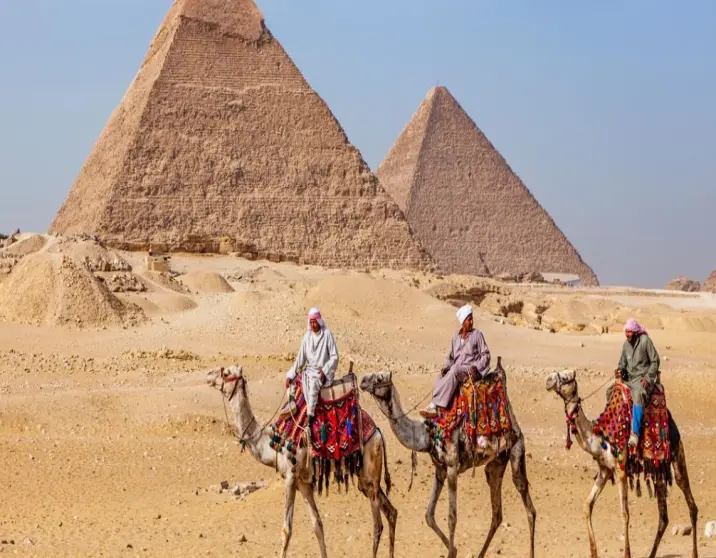 Full Day Tour : Giza Pyramids & Egyptian Museum in Cairo